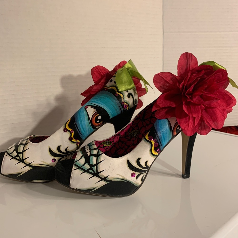 Just Fabulous Sugar Skull Heels EUC